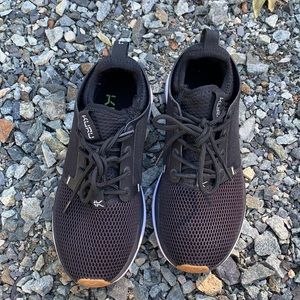 Kuru Atom black shoes